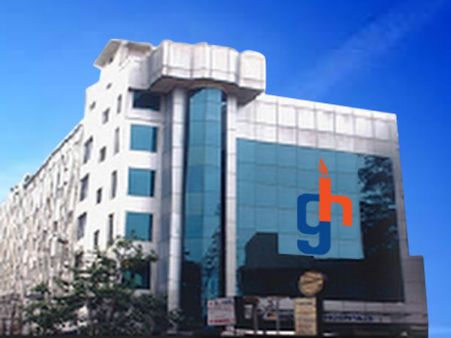 అదృశ్యమైన నిఖిల్: ఎత్తు కోసం కాళ్లు కట్ చేసి రాడ్స్‌ వేసి వైద్యుల సర్జరీ