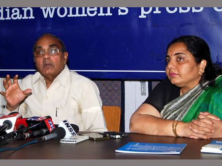 బాబు, జగన్‌లకు సర్వే షాక్: కెసిఆర్‌కు ఆంధ్ర మార్కులు