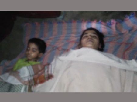 తల్లీకొడుకు ప్రాణం తీసిన వాషింగ్ మిషన్: కట్టేయడంతో నిలిచిన కూతురు ప్రాణం(పిక్చర్స్)