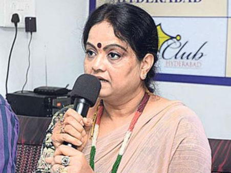 అందులో ఏముంది?: ఆ పెన్‌డ్రైవ్ నా జీవితం అంటున్న సినీ నటి