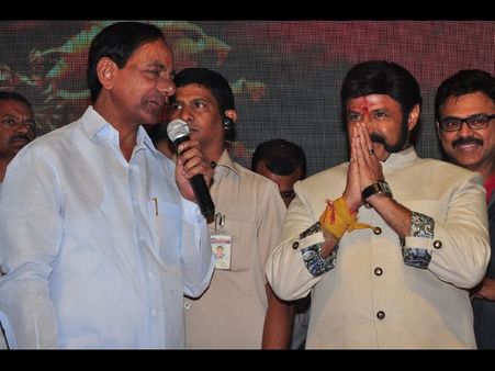 దటీజ్ కెసిఆర్, టైంచూసి కొట్టారు!: బాలకృష్ణ ముందే టిడిపికి కౌంటర్