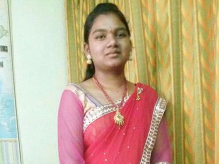 మార్కుల భయానికి విద్యార్థిని బలి: బిటెక్ విద్యార్థి ఆత్మహత్య, ప్రేమే కారణమా?