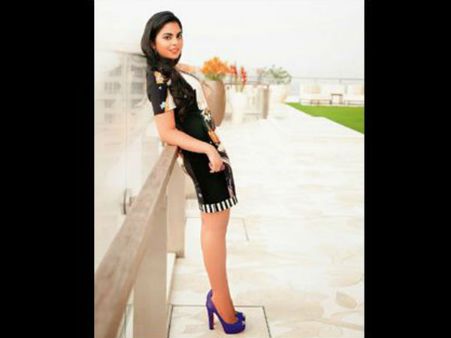 అరుదైన ఫొటోషూట్: అంబానీ తనయ మోడలింగ్