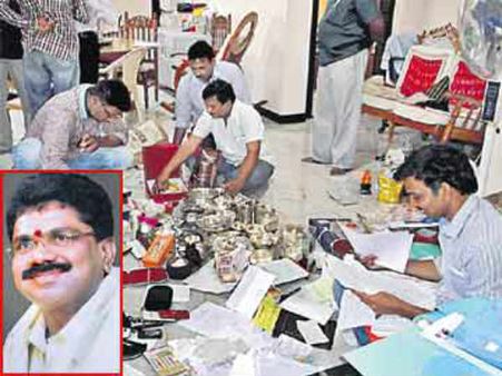 అవినీతి 'డీటీఓ' ఆస్తి 350 కోట్లా?: ప్రభుత్వ ఉద్యోగం అంటే ఇందుకేనేమో అంతమోజు