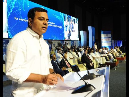 కెటిఆర్ 'డబుల్ ఎక్స్‌పర్ట్': తెలంగాణలో ఉద్యోగాలే ఉద్యోగాలు!