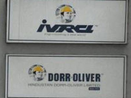 పాపం ఎవరిది, 25కు చేరిన మృతులు: 'దైవం'పై మమత ఆగ్రహాం, ఆఫీస్ సీజ్