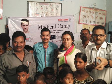 రాత్రికి రాత్రే పరిష్కారంకాదు, కెటిఆర్‌తో కలిసి మహేష్ బాబు వస్తారు: నమ్రత