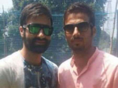 విద్యార్థినిపై రేప్ దుమారం: కాల్పుల్లో క్రికెటర్ మృతి