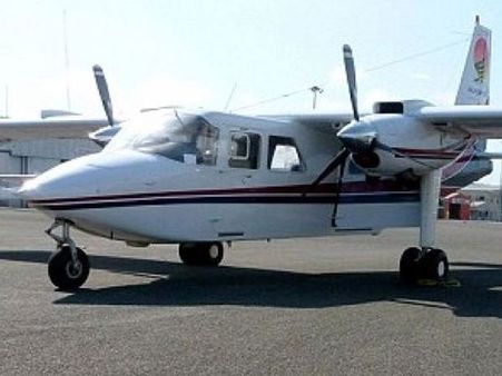 ల్యాండవుతూ కుప్పకూలిన విమానం: 12మంది మృతి