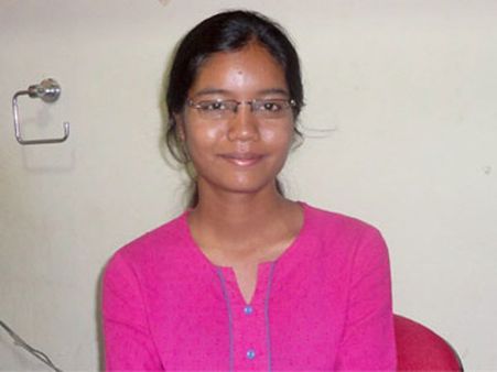 ఆలిండియా నెంబర్ 1 ర్యాంకు: రికార్డు సృష్టించిన హెచ్‌సీయూ విద్యార్థిని