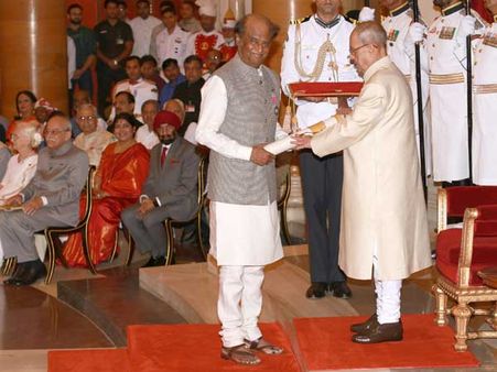 ఆశ్చర్యపోయానని రామోజీ, రజనీకాంత్‌కు ఆశీర్వాదం, ప్రియాంకతో సానియా (పిక్చర్స్)