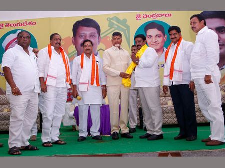 బుడ్డా చేరిక టీడీపీకి కలిసొచ్చిందా?: 8కి టీడీపీ, 6కు తగ్గిన వైసీపీ ఎమ్మెల్యేలు