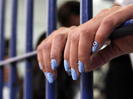 మగాళ్ల జైల్లో ట్రాన్స్‌జెండర్: 2,000 సార్లు రేప్ చేశారు