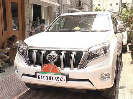 కోటి రూపాయల కారులో యడ్యూరప్ప ప్రచారం!