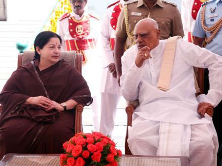 'జయలలితకు అనుకూలం, రోశయ్యను అర్జంటుగా తప్పించాలి'