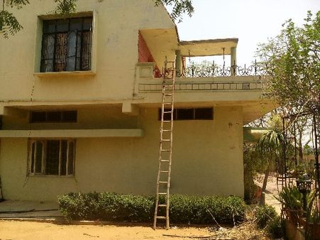 దొంగల ఘాతుకం: ఫాంహౌజ్‌లో చోరీకి వచ్చి బాలికపై రేప్ చేశారు