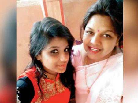 కోచింగ్ సెంటర్‌కు దిమ్మదిరిగే షాకిచ్చిన యువతి!