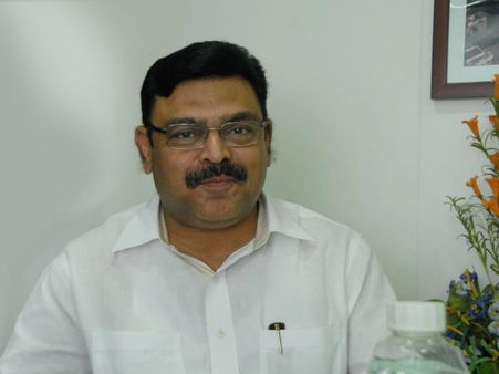 ఫైవ్ స్టార్ హోటల్లో చంద్రబాబు ఫ్యామిలీ: దుమ్మెత్తిపోసిన అంబటి