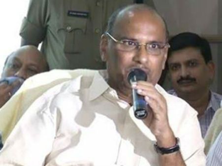 మీ బండారం బయటపెడ్తా: ఏపీ మంత్రికి ఇంజినీరింగ్ బెదిరింపు