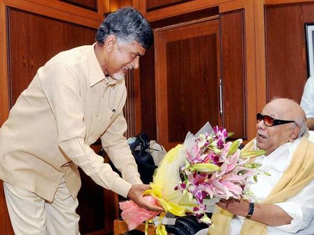 జయకు షాక్: చంద్రబాబు మంత్రదండమే కరుణానిధికి వరమైంది!