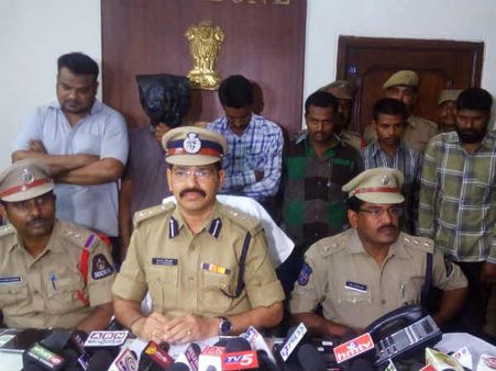 8 మంది అరెస్ట్: సహజీవనం, రెండో పెళ్లే ఆ క్రూర హత్యకు దారితీశాయి