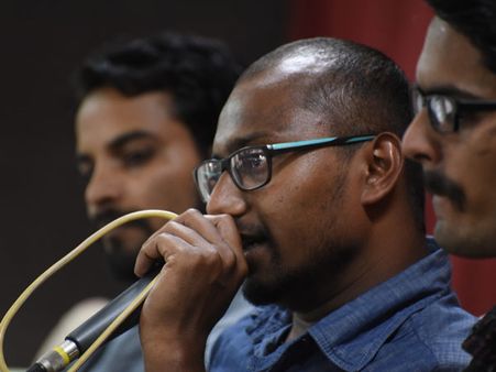 ఎస్‌ఎఫ్ఐలో చిచ్చు పెట్టిన రోహిత్ ఆత్మహత్య ఇష్యూ: విసి ఎత్తుగడనా?