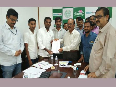 ప్రాజెక్టుల సెగ: 'హైదరాబాద్‌లో బాబు, మంత్రుల ఇంటికి నీళ్లు కట్ చేయాలి'