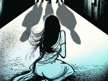 భర్త వదిలేశాడు: కన్నేసి కూతురిని కాటేశారు