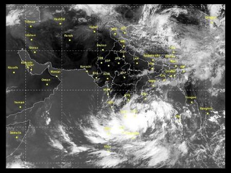 చెన్నైకి ముప్పు?: బంగాళాఖాతంలో వాయుగుండం