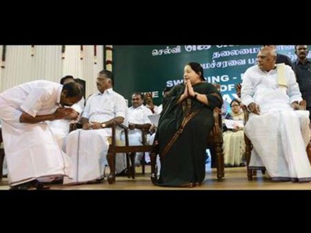 జయలలిత సెంటిమెంట్: నేతలు వంగి నమస్కరించారు