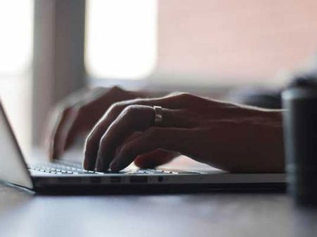 3నెలల క్రితమే పెళ్లి: యువకుడి ప్రాణం తీసిన ల్యాప్‌టాప్