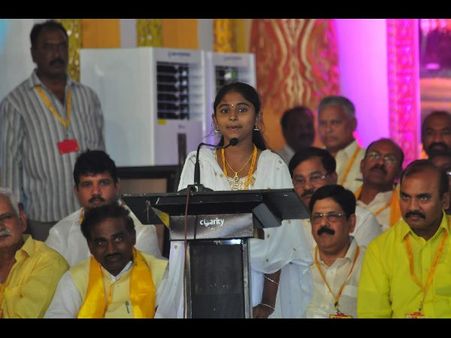 పట్టుబట్టి ఒప్పించిన అమ్మాయి, బాధ్యత తీసుకున్న చంద్రబాబు (పిక్చర్స్)