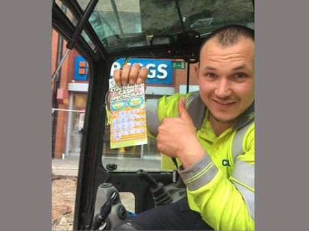 రూ.9కోట్ల లాటరీ తగిలినా, కూలీ పనికే సిద్ధమయ్యాడు