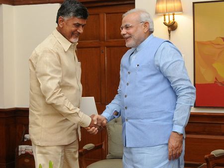 హోదా: మోడీపై పోరుకు బాబు జంకుతున్నారా?