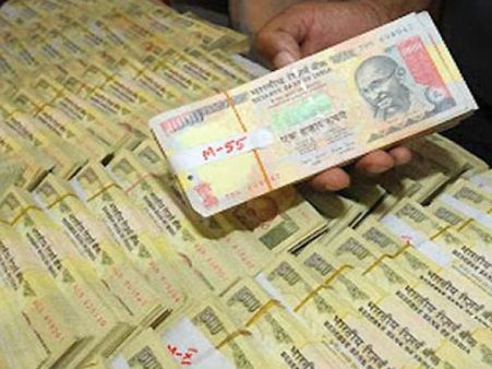 తమిళ ఎన్నికలు:కంటైనర్లలో రూ. 570 కోట్లు సీజ్, విశాఖ లింక్