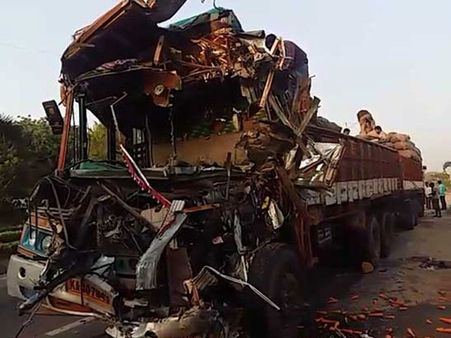 ఔటర్ రింగు రోడ్డు: మృత్యుమార్గం, ప్రమాదాలిలా(ఫొటోలు)