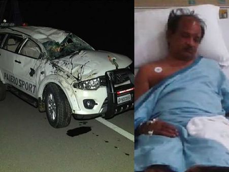 పిన్నమనేనిని కాపాడిన సీట్ బెల్ట్: ఔటర్ ప్రమాదంపై బాబు దిగ్భ్రాంతి(పిక్చర్స్)