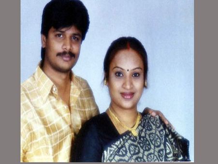 భయపడను: నటి పూజిత ఇష్యూలో ట్విస్ట్, తెరపైకి మరో ఐఏఎస్, '12ఏళ్లు సహజీవనం'