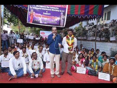 ఆంధ్రోళ్ల అడ్డా కానివ్వొద్దు: అల్లం, తట్టుకోలేరని శివాజీ హెచ్చరిక(పిక్చర్స్)