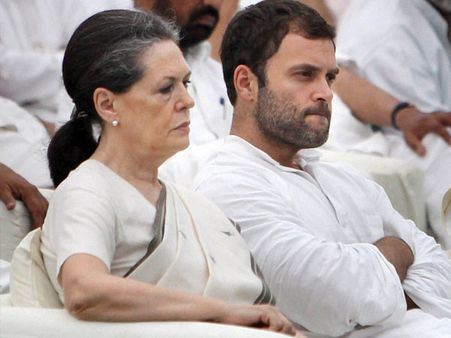 సోనియా, రాహుల్, మన్మోహన్‌ల అరెస్ట్!: అధినేత్రికి అగస్టా మరింత చిక్కు