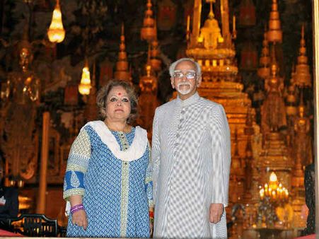 విపక్షాల ఫైర్: 'ఓం అని పఠించడం తప్పేమీ కాదు'