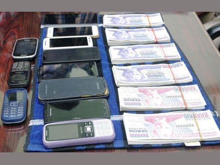 రూ. 450కోట్ల విలువైన టర్కీ కరెన్సీ సీజ్: 17మంది అరెస్ట్(ఫొటోలు)