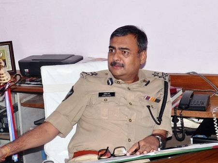 కమిషనర్ బదిలీ వెనుక గంటా..? : చంద్రబాబే కల్పించుకున్నారా..!