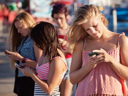 సర్వే నిజాలు: టెక్నాలజీకి బానిసలుగా టీనేజర్లు