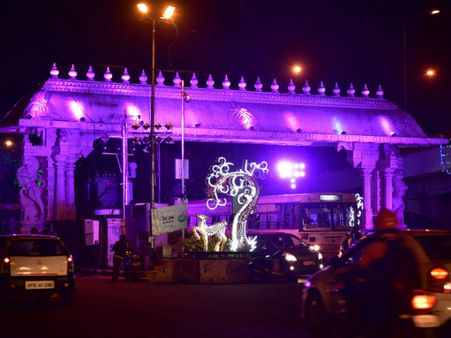 ఆవిర్భావ వేడుక: విద్యుద్దీపాలంకరణతో మెరిసిన హైదరాబాద్(పిక్చర్స్)