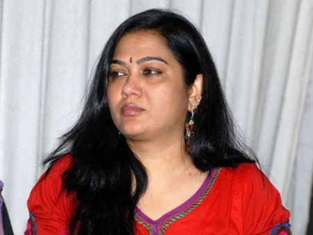 ముద్రగడకు సినీ తారల మద్దతు: చిరు-దాసరి తర్వాత నటి హేమ