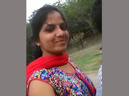 పీజీ సీటు రాలేదని యువతి ఆత్మహత్య, ఆకతాయి వేధింపుతో లేడీ టీచర్..