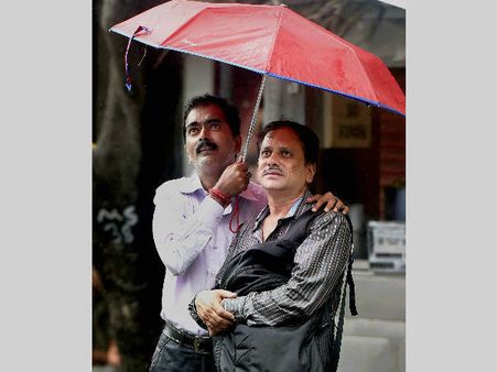 పౌండ్ పతనం: బ్రిటన్‌లోని ఎన్నారైలకు ఫుడ్ కష్టాలు