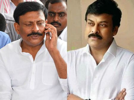 పులివెందులలో బైరెడ్డిపై గుడ్లు, చిరంజీవిపై రామకృష్ణ తీవ్ర వ్యాఖ్యలు