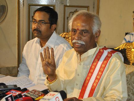 కేసిఆర్ వ్యాఖ్యలు మతిలేనివి.. : చిన్నారెడ్డి, కేటీఆర్.. వాస్తవాలు తెలుసుకో : దత్తాత్రేయ